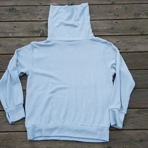 Zella soft cozy Cowl neck with thumb holes - Picture 5 of 7